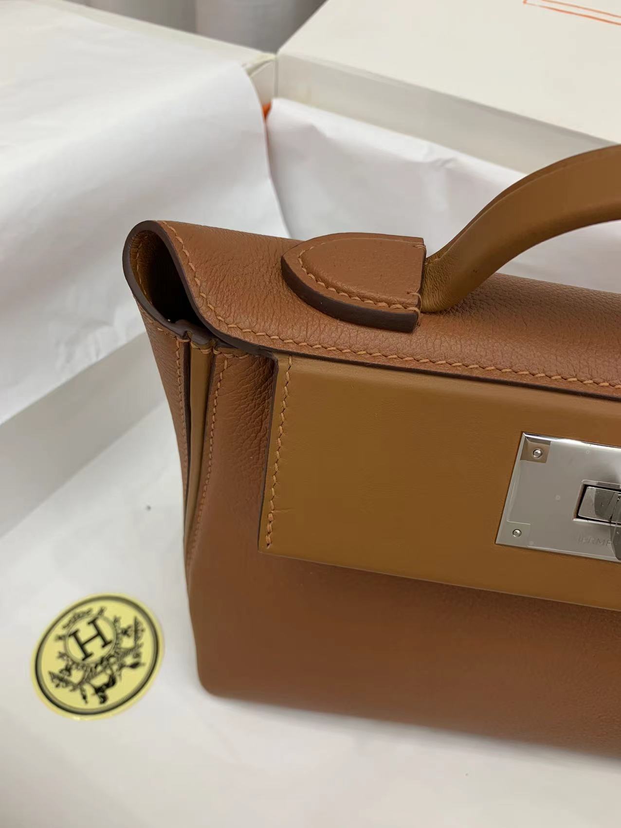 Hermes Kelly Mini 2424 21cm Handbag in Brown Clemence Leather 